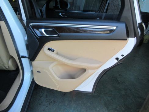 Used 2017 Porsche Macan S AWD/4WD image 33