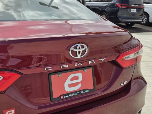 Used 2018 Toyota Camry LE FWD image 11