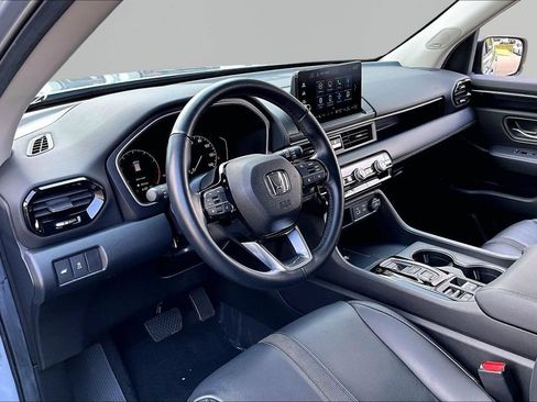 Used 2025 Honda Pilot Touring image 12