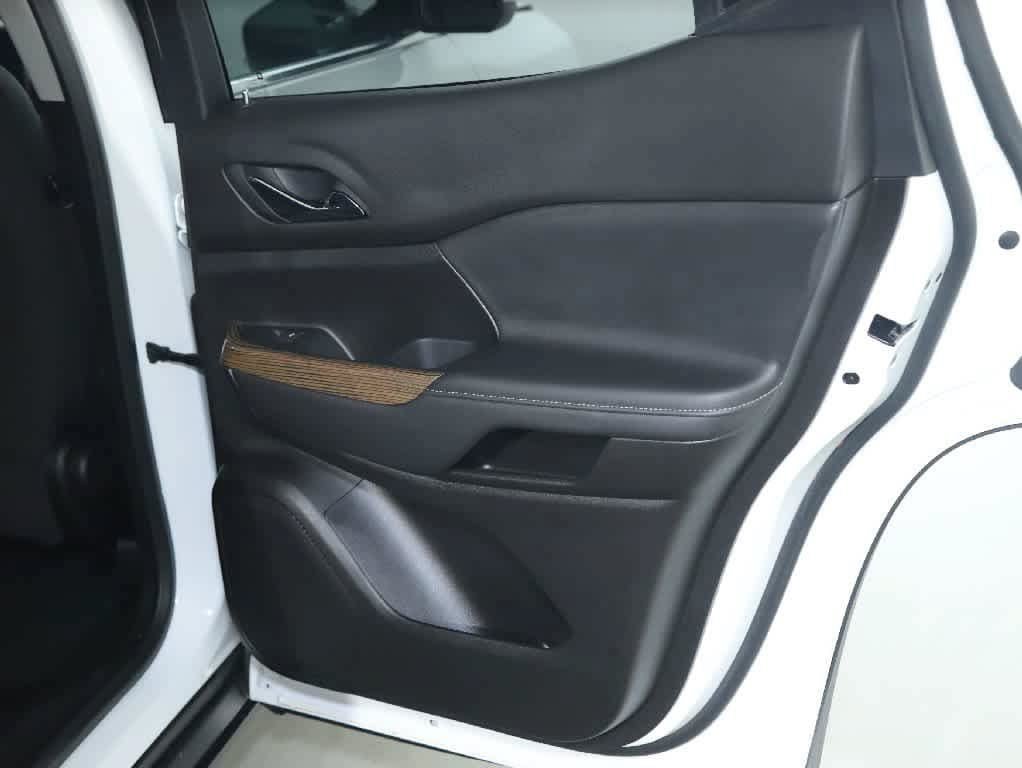 Used 2023 GMC Acadia SLE FWD image 30