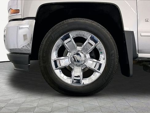 Used 2018 Chevrolet Silverado 1500 LT w/ LT Eassist Package AWD/4WD image 9