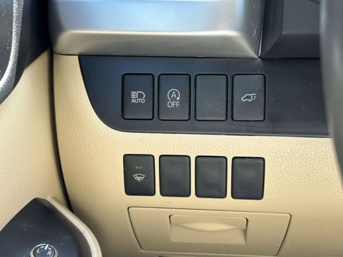 Used 2018 Toyota Highlander XLE FWD image 32