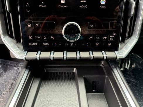 Used 2025 GMC Acadia Elevation image 27