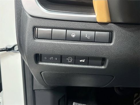 Used 2023 Nissan Rogue Platinum w/ Platinum Premium Package image 10