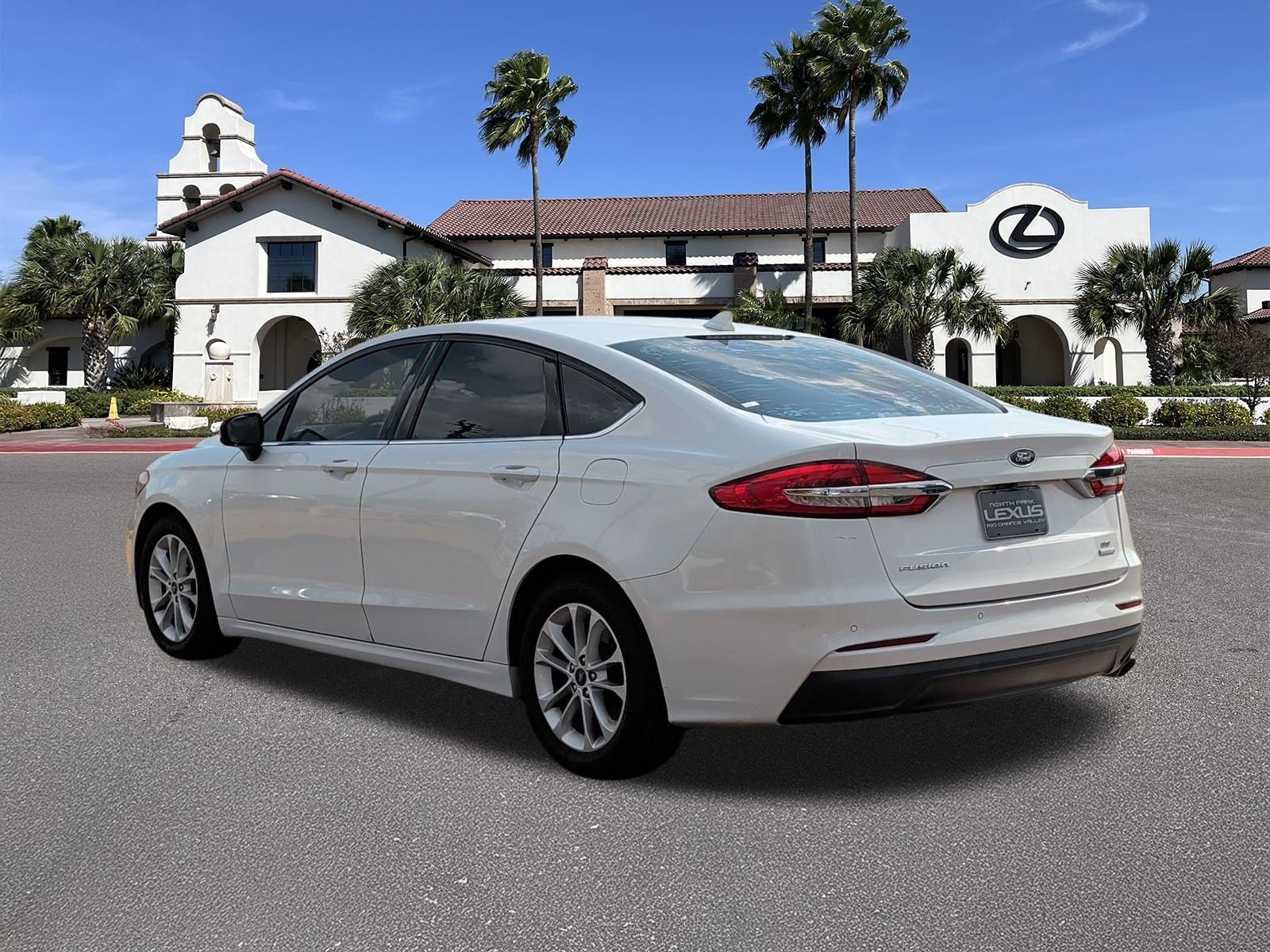 Used 2020 Ford Fusion SE FWD image 4