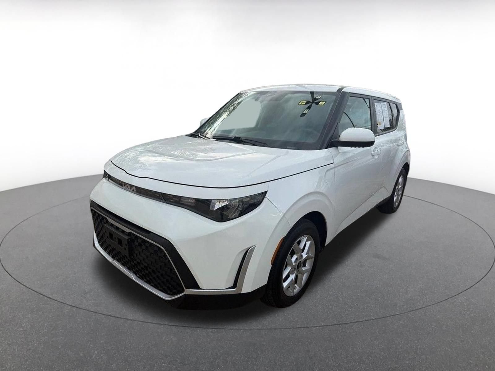 Used 2025 Kia Soul LX w/ LX Technology Package FWD image 3