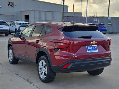 Used 2025 Chevrolet Trax LS FWD image 6