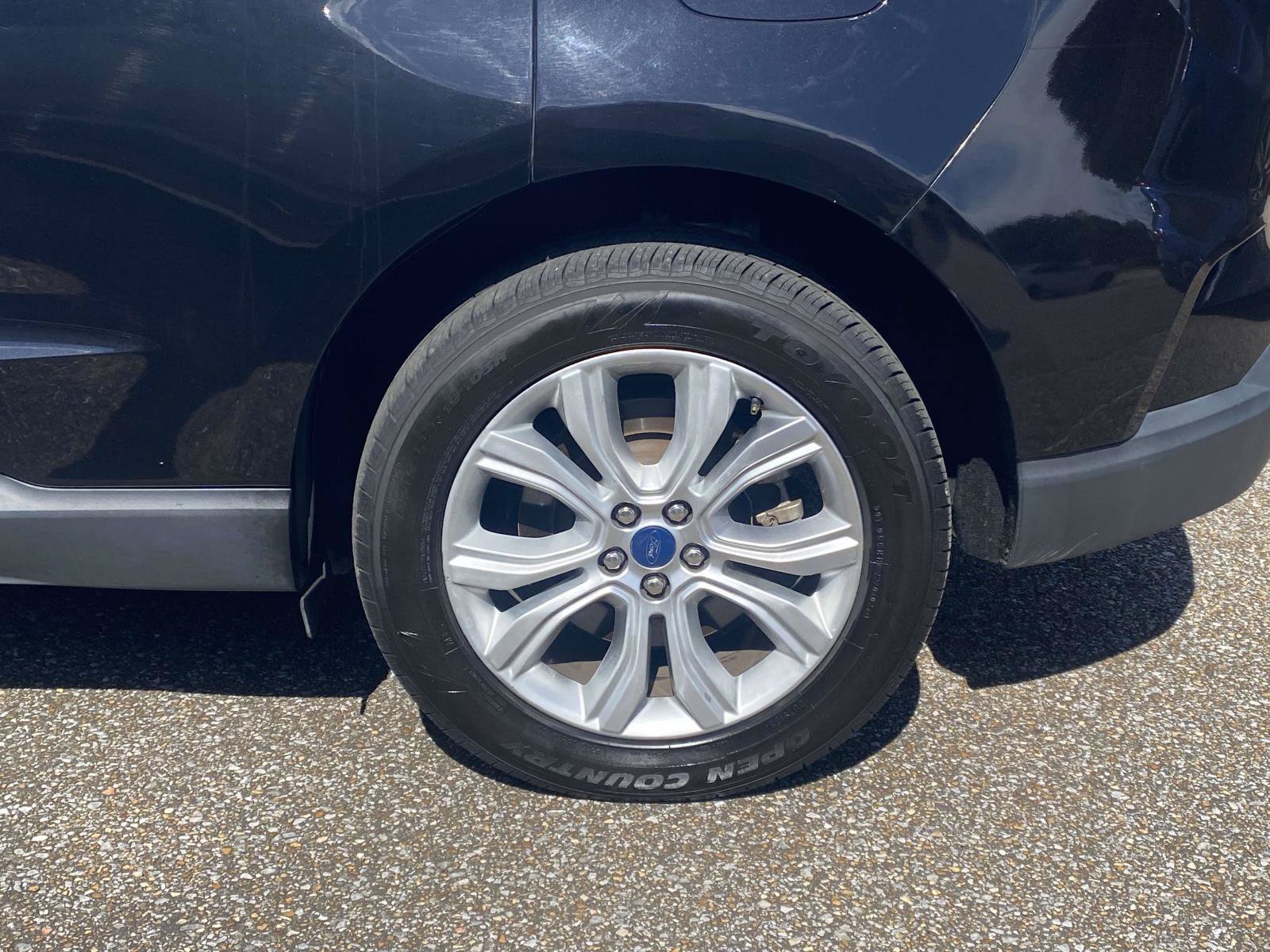 Used 2022 Ford Edge Titanium AWD/4WD image 3