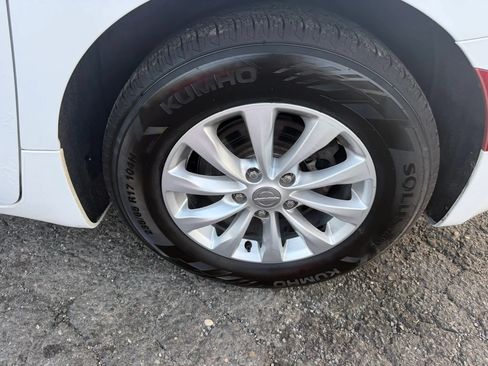 Used 2018 Chrysler Pacifica Touring-L w/ Advanced Safetytec Group FWD image 9