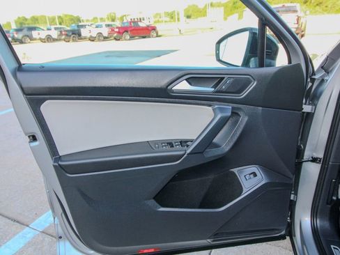 Used 2019 Volkswagen Tiguan SEL Premium R-Line AWD/4WD image 12