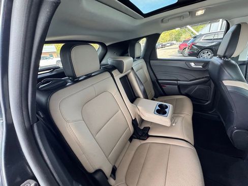 Used 2022 Ford Escape Titanium image 24
