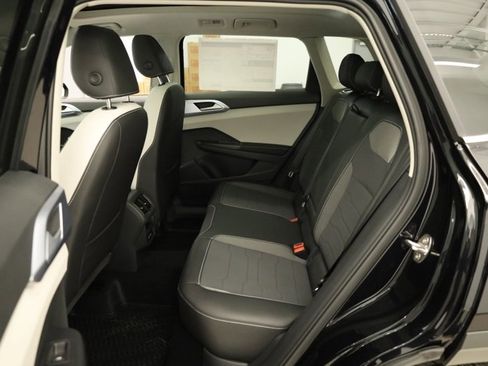 New 2026 Volkswagen Taos SE image 35