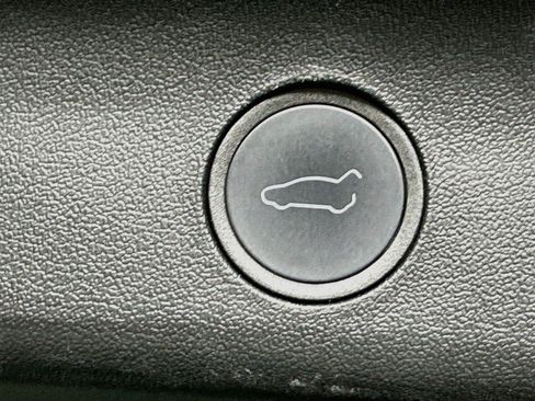 Used 2022 Tesla Model Y Performance AWD/4WD image 28