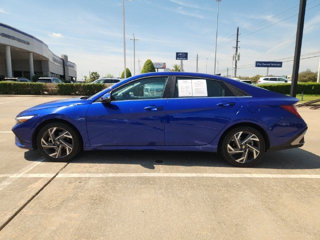 Used 2025 Hyundai Elantra Limited FWD image 4