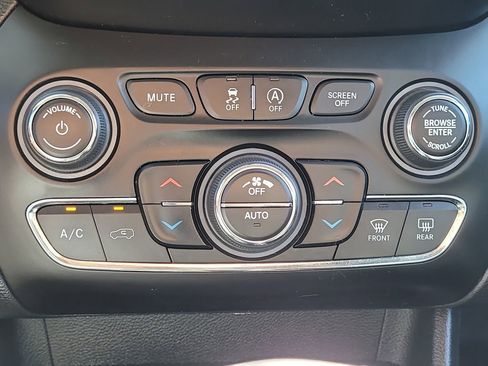 Used 2020 Jeep Cherokee Limited w/ Technology Group AWD/4WD image 30