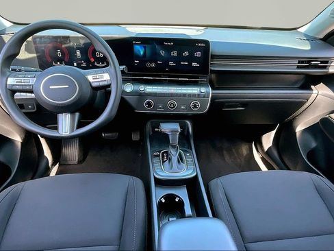 Used 2025 Hyundai Kona SE FWD image 9