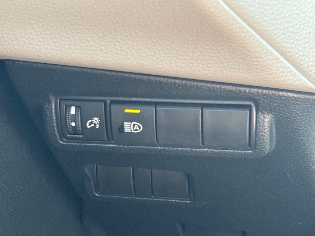 Used 2025 Toyota Corolla Cross L FWD image 23
