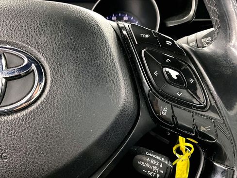 Used 2018 Toyota C-HR XLE image 19