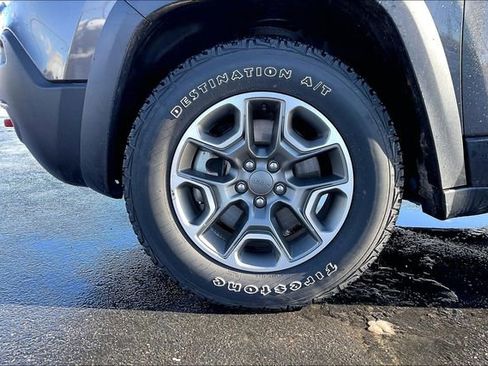 Used 2021 Jeep Cherokee Trailhawk w/ Trailer Tow Group image 8