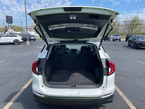 Used 2022 GMC Terrain SLT w/ Tech Package FWD image 7