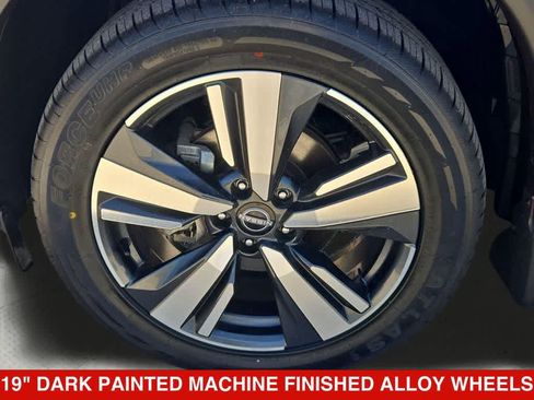 Used 2025 Nissan Rogue SL w/ SL Premium Package FWD image 12