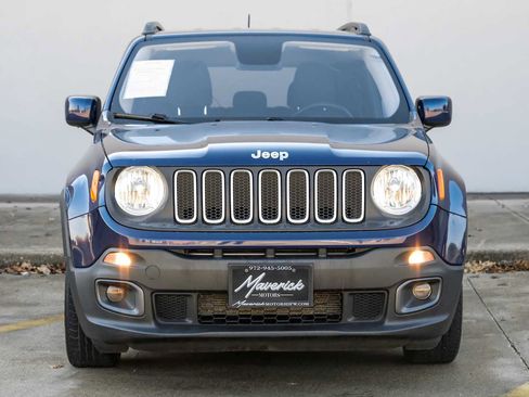 Used 2017 Jeep Renegade Latitude w/ Cold Weather Group image 5