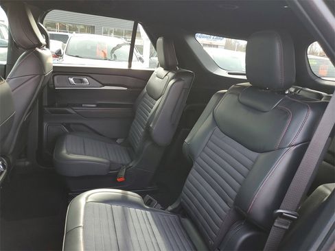 Used 2025 Ford Explorer ST-Line image 31