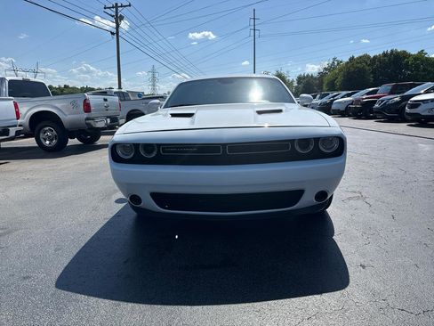 Used 2019 Dodge Challenger SXT RWD image 2