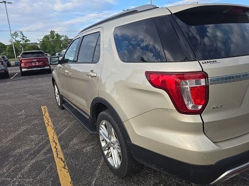 Used 2017 Ford Explorer XLT w/ Equipment Group 202A AWD/4WD image 6