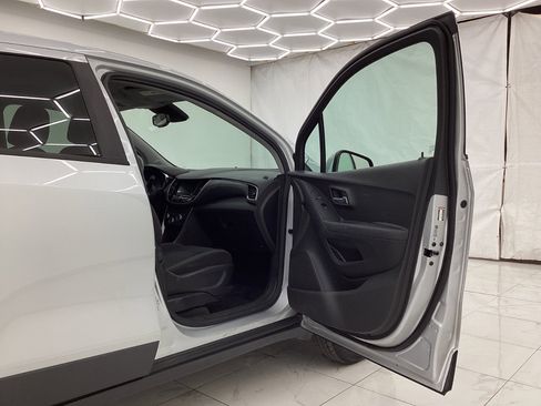 Used 2020 Chevrolet Trax LS w/ Tint and Cruise Package image 17