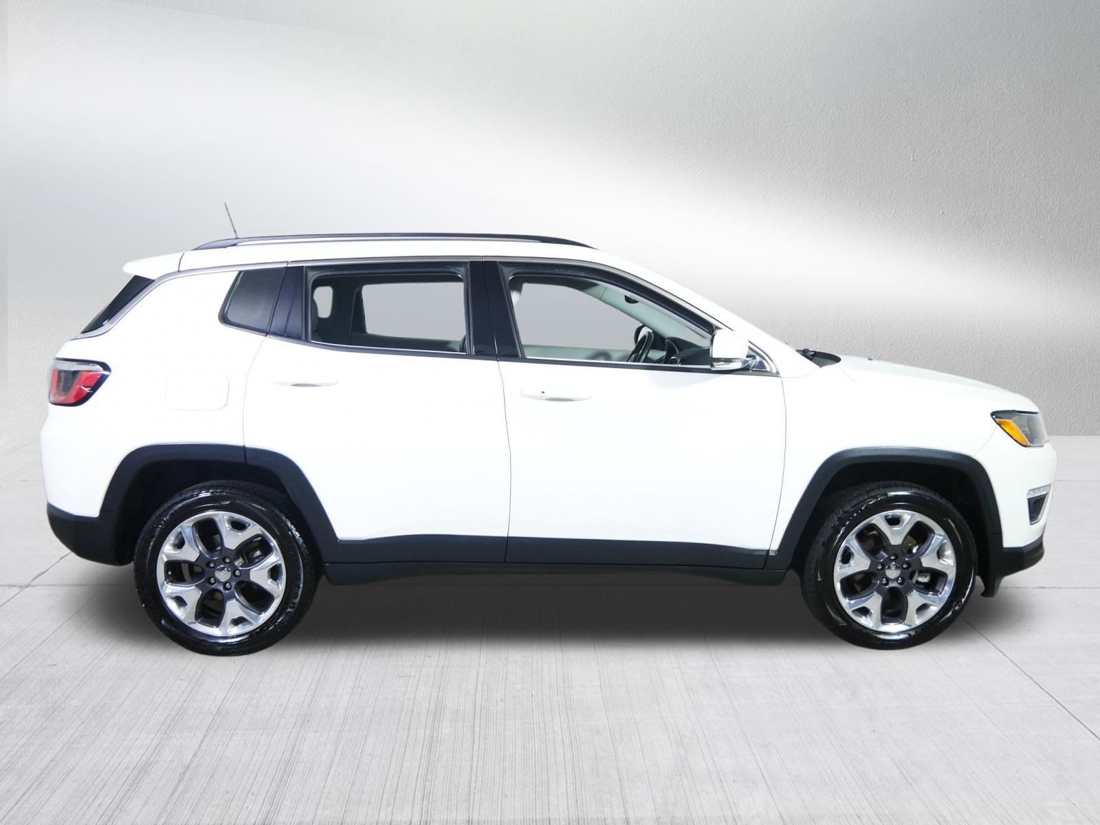 Used 2017 Jeep Compass Limited w/ Navigation Group AWD/4WD image 8