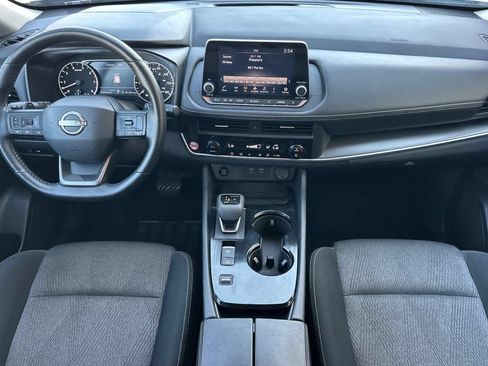 Used 2025 Nissan Rogue SV FWD image 3