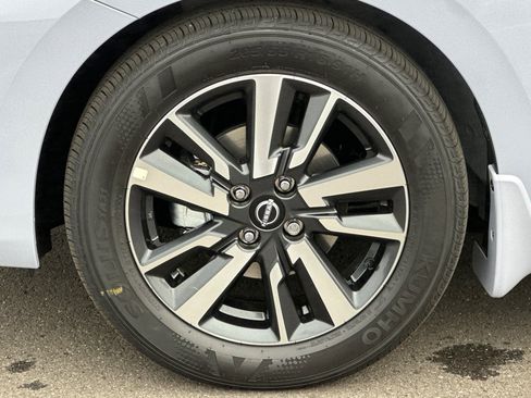 New 2025 Nissan Versa SV w/ Trunk Package image 31