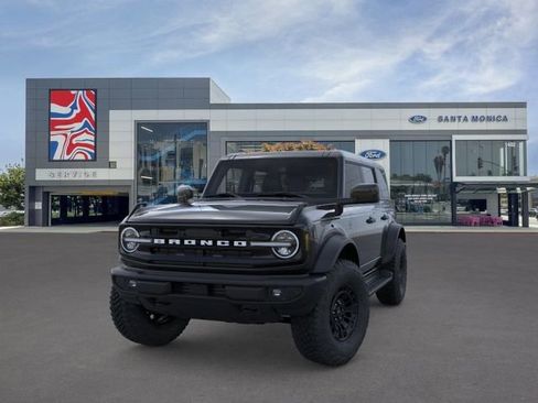 New 2026 Ford Bronco Outer Banks w/ Sasquatch Package AWD/4WD image 2