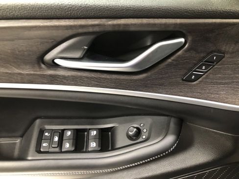 Used 2025 Jeep Grand Cherokee Limited image 20