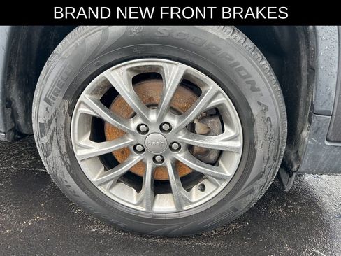 Used 2020 Jeep Cherokee Latitude Plus w/ Comfort/Convenience Group image 4