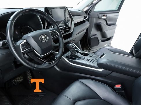 Used 2020 Toyota Highlander XLE AWD/4WD image 59