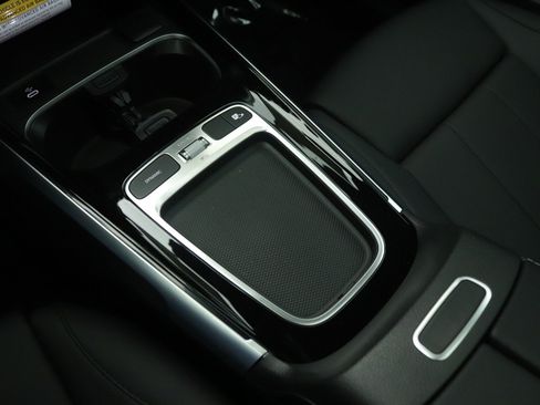 New 2026 Mercedes-Benz GLB 250 image 6