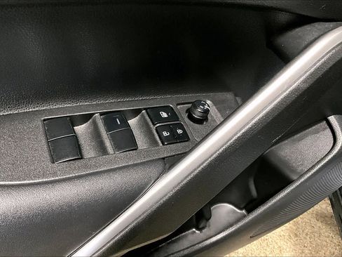 Used 2022 Toyota Corolla Cross LE w/ Moonroof Package image 35