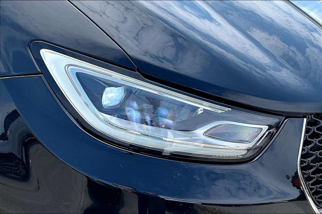 Used 2023 Chrysler Pacifica Touring-L FWD image 23