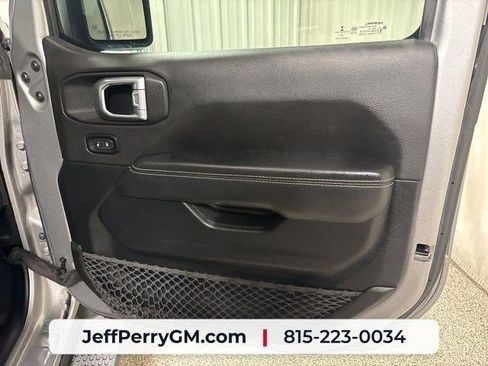 Used 2021 Jeep Wrangler Unlimited Sahara w/ Uconnect 4C Nav & Sound Group AWD/4WD image 22