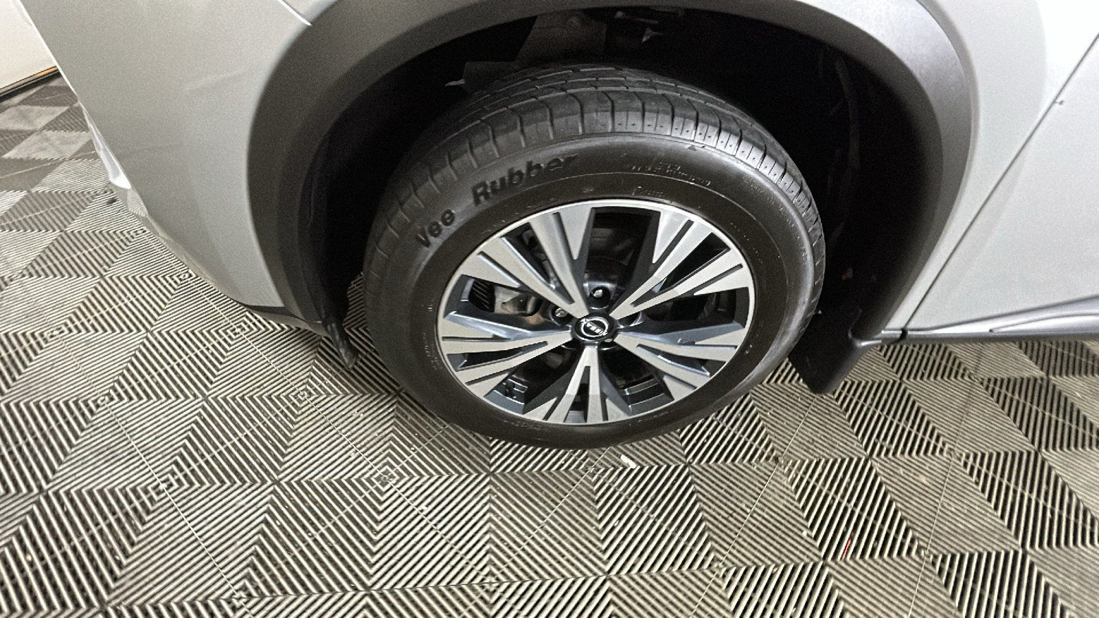 Used 2023 Nissan Rogue SV FWD image 11