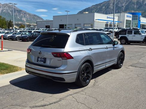 Used 2024 Volkswagen Tiguan SE R-Line AWD/4WD image 3