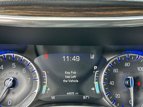 Used 2023 Chrysler Pacifica Limited FWD image 12