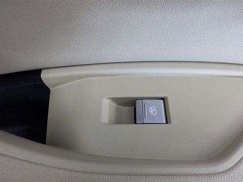 Used 2024 Audi Q8 e-tron Premium Plus w/ Premium Plus Package image 31