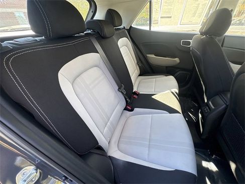 Used 2024 Hyundai Venue SEL image 21
