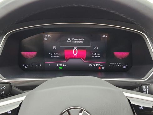 Used 2024 Volkswagen Tiguan SE R-Line FWD image 9