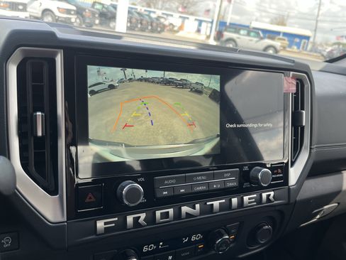 Used 2025 Nissan Frontier SV w/ SV Convenience Package image 27