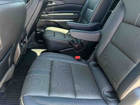 Used 2025 Chevrolet Traverse High Country FWD image 19