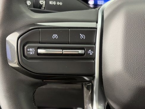 Used 2023 Chevrolet Colorado LT w/ LT Convenience Package III image 17